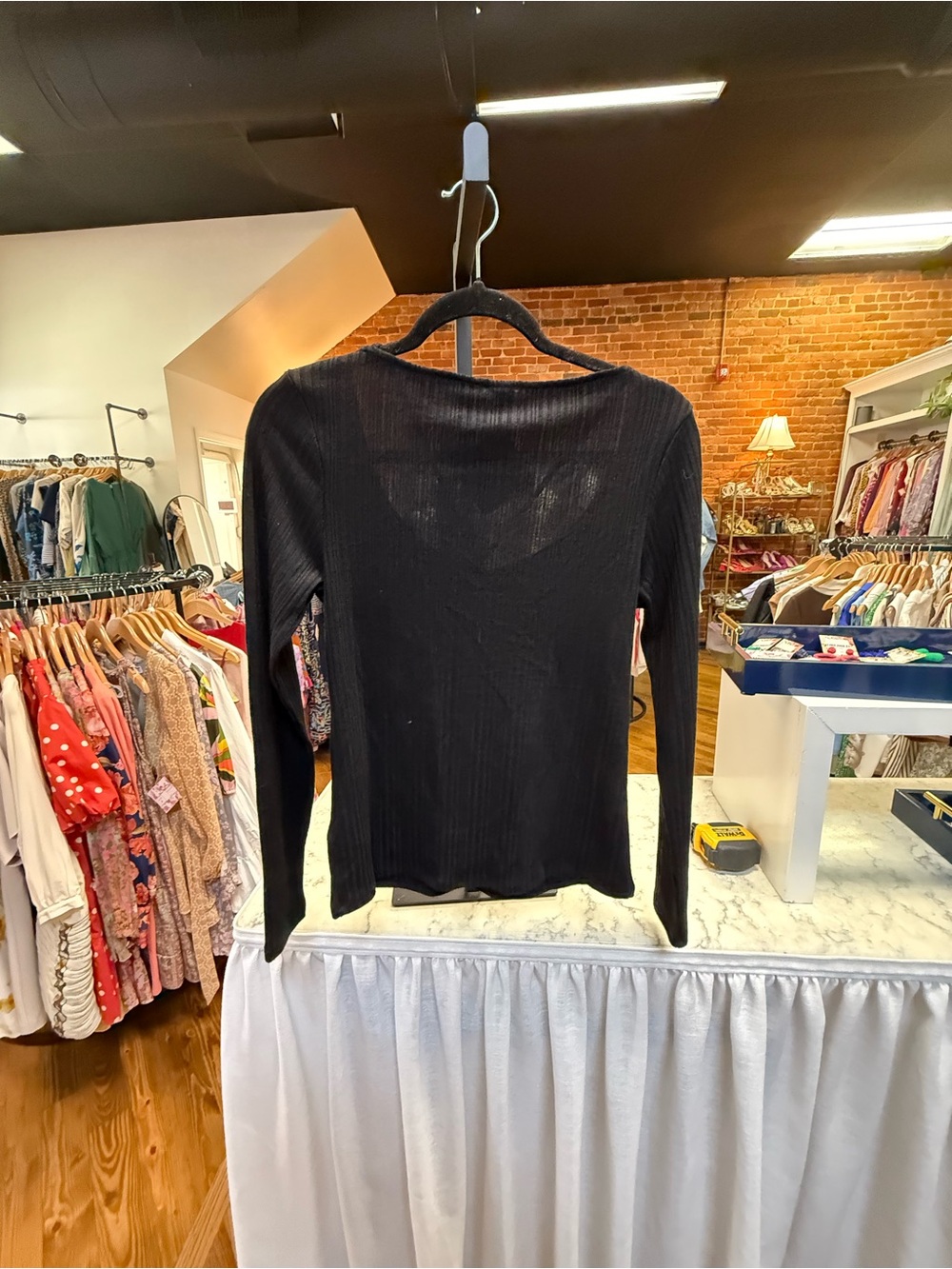 H&M Black Long-Sleeve Ruched V-Neck Ribbed Top - Picture 2 of 4